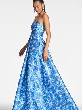 Giovanna Gown